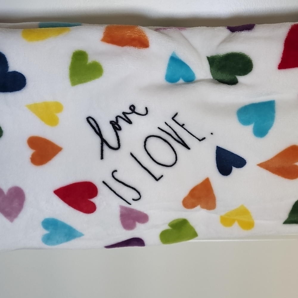 Heart Throw - Picture 3 of 4
